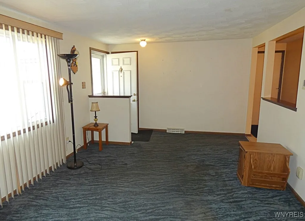 9321 Saint Johns Parkway, Niagara Falls, New York, Niagara Falls, New York 14304, 3 Bedrooms Bedrooms, 5 Rooms Rooms,1 BathroomBathrooms,Residential,Closed,9321 Saint Johns Parkway, Niagara Falls, New York ,0,B1628868