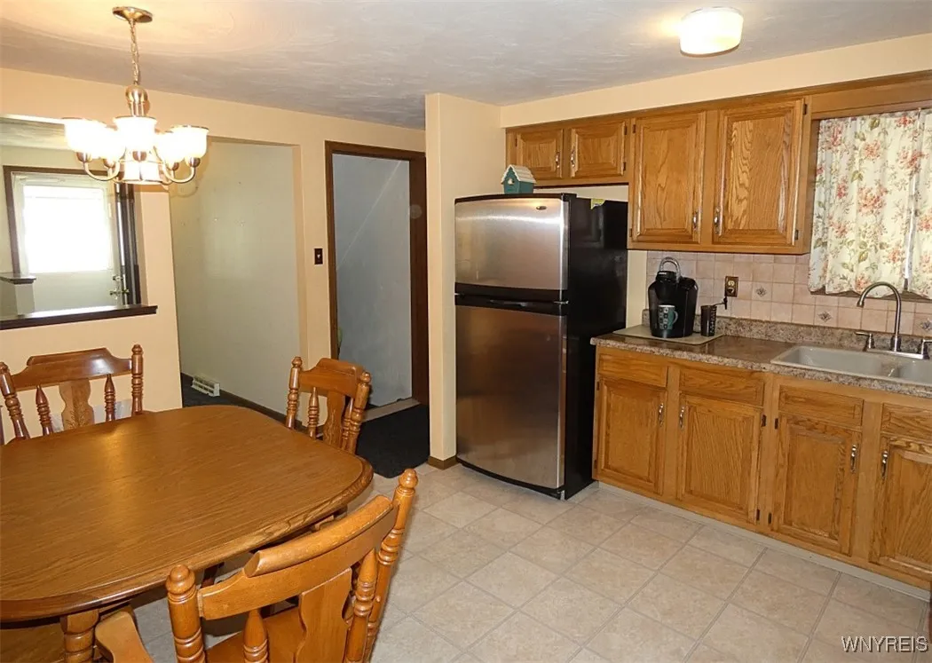 9321 Saint Johns Parkway, Niagara Falls, New York, Niagara Falls, New York 14304, 3 Bedrooms Bedrooms, 5 Rooms Rooms,1 BathroomBathrooms,Residential,Closed,9321 Saint Johns Parkway, Niagara Falls, New York ,0,B1628868