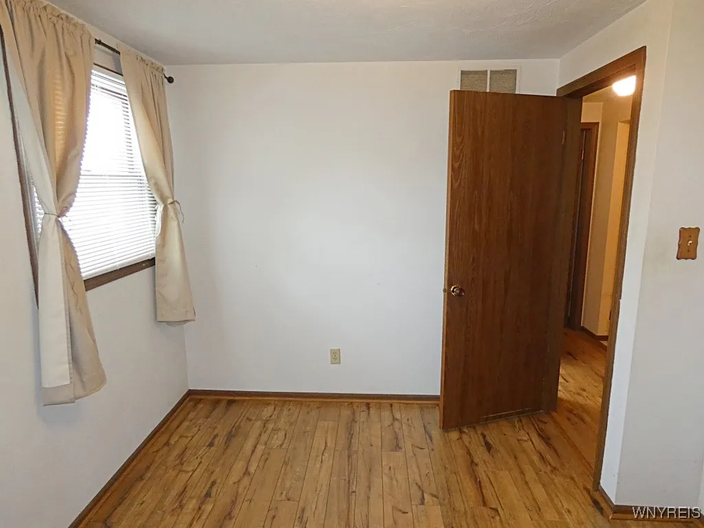 9321 Saint Johns Parkway, Niagara Falls, New York, Niagara Falls, New York 14304, 3 Bedrooms Bedrooms, 5 Rooms Rooms,1 BathroomBathrooms,Residential,Closed,9321 Saint Johns Parkway, Niagara Falls, New York ,0,B1628868