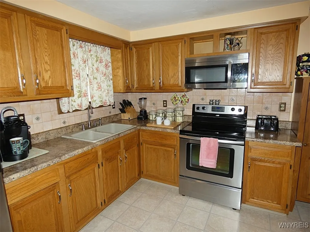 9321 Saint Johns Parkway, Niagara Falls, New York, Niagara Falls, New York 14304, 3 Bedrooms Bedrooms, 5 Rooms Rooms,1 BathroomBathrooms,Residential,Closed,9321 Saint Johns Parkway, Niagara Falls, New York ,0,B1628868