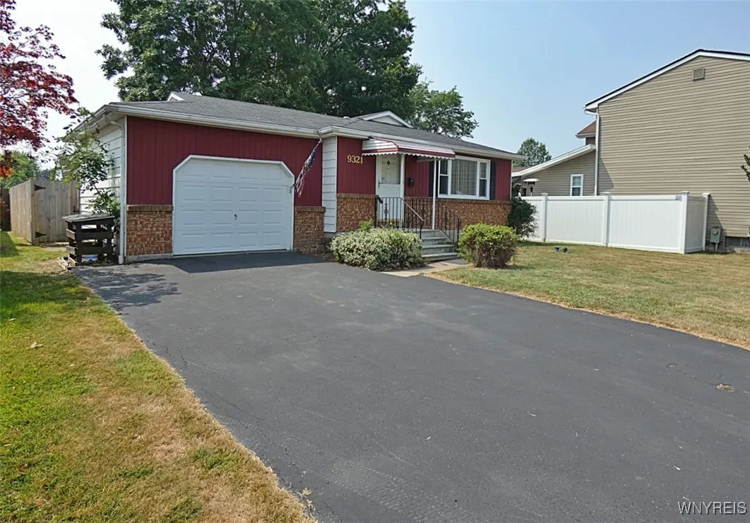 9321 Saint Johns Parkway, Niagara Falls, New York, Niagara Falls, New York 14304, 3 Bedrooms Bedrooms, 5 Rooms Rooms,1 BathroomBathrooms,Residential,Closed,9321 Saint Johns Parkway, Niagara Falls, New York ,0,B1628868