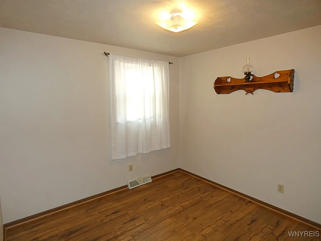 9321 Saint Johns Parkway, Niagara Falls, New York, Niagara Falls, New York 14304, 3 Bedrooms Bedrooms, 5 Rooms Rooms,1 BathroomBathrooms,Residential,Closed,9321 Saint Johns Parkway, Niagara Falls, New York ,0,B1628868