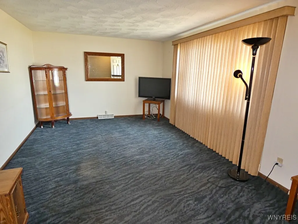 9321 Saint Johns Parkway, Niagara Falls, New York, Niagara Falls, New York 14304, 3 Bedrooms Bedrooms, 5 Rooms Rooms,1 BathroomBathrooms,Residential,Closed,9321 Saint Johns Parkway, Niagara Falls, New York ,0,B1628868