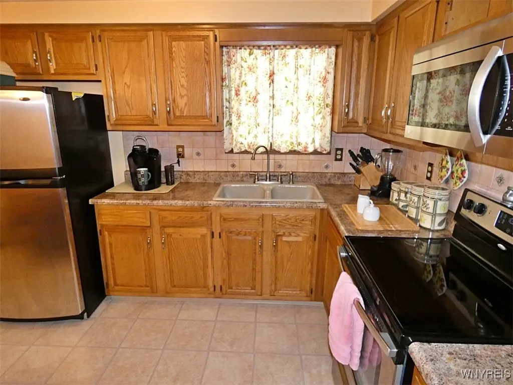 9321 Saint Johns Parkway, Niagara Falls, New York, Niagara Falls, New York 14304, 3 Bedrooms Bedrooms, 5 Rooms Rooms,1 BathroomBathrooms,Residential,Closed,9321 Saint Johns Parkway, Niagara Falls, New York ,0,B1628868