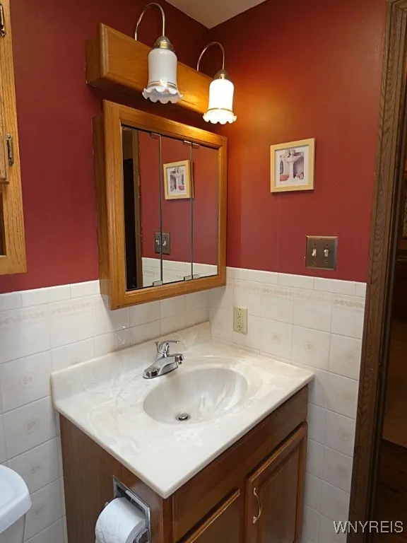 9321 Saint Johns Parkway, Niagara Falls, New York, Niagara Falls, New York 14304, 3 Bedrooms Bedrooms, 5 Rooms Rooms,1 BathroomBathrooms,Residential,Closed,9321 Saint Johns Parkway, Niagara Falls, New York ,0,B1628868