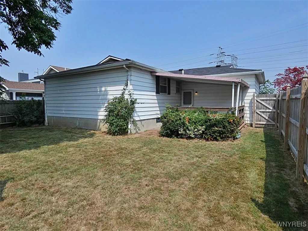 9321 Saint Johns Parkway, Niagara Falls, New York, Niagara Falls, New York 14304, 3 Bedrooms Bedrooms, 5 Rooms Rooms,1 BathroomBathrooms,Residential,Closed,9321 Saint Johns Parkway, Niagara Falls, New York ,0,B1628868