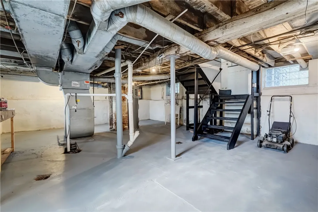 176 Selye Ter, Rochester, New York 14613, Rochester, New York 14613, 4 Bedrooms Bedrooms, 8 Rooms Rooms,1 BathroomBathrooms,Residential,For Sale,176 Selye Ter, Rochester, New York 14613,0,R1629065