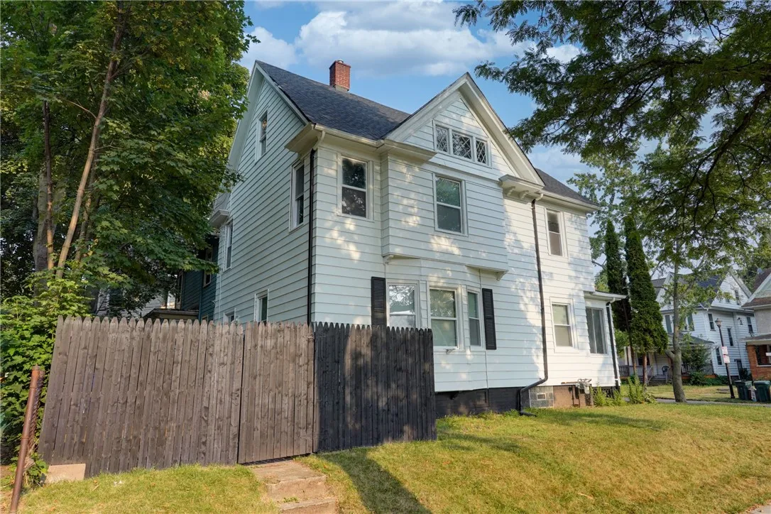 176 Selye Ter, Rochester, New York 14613, Rochester, New York 14613, 4 Bedrooms Bedrooms, 8 Rooms Rooms,1 BathroomBathrooms,Residential,For Sale,176 Selye Ter, Rochester, New York 14613,0,R1629065