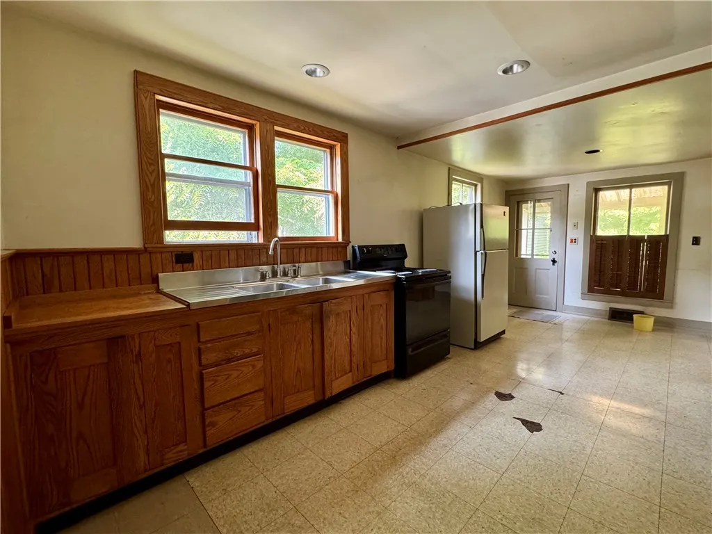 82 West Street, Oneonta, New York 13820, Oneonta, New York 13820, 4 Bedrooms Bedrooms, 10 Rooms Rooms,2 BathroomsBathrooms,Residential,For Sale,82 West Street, Oneonta, New York 13820,0,R1628387