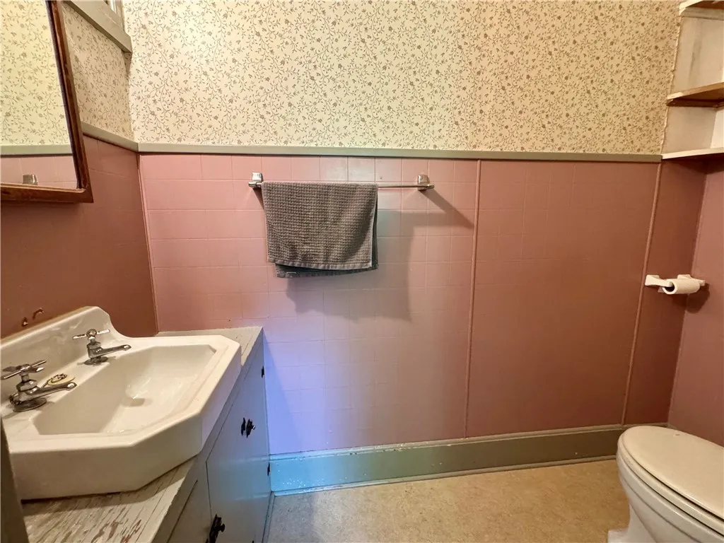 82 West Street, Oneonta, New York 13820, Oneonta, New York 13820, 4 Bedrooms Bedrooms, 10 Rooms Rooms,2 BathroomsBathrooms,Residential,For Sale,82 West Street, Oneonta, New York 13820,0,R1628387