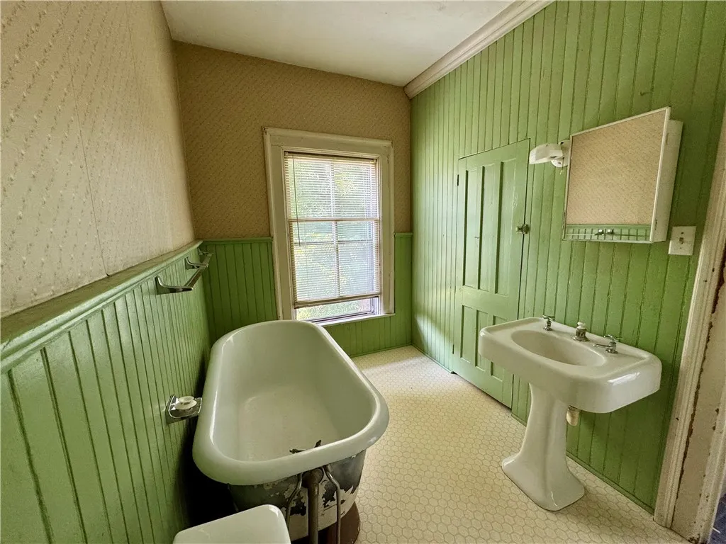 82 West Street, Oneonta, New York 13820, Oneonta, New York 13820, 4 Bedrooms Bedrooms, 10 Rooms Rooms,2 BathroomsBathrooms,Residential,For Sale,82 West Street, Oneonta, New York 13820,0,R1628387