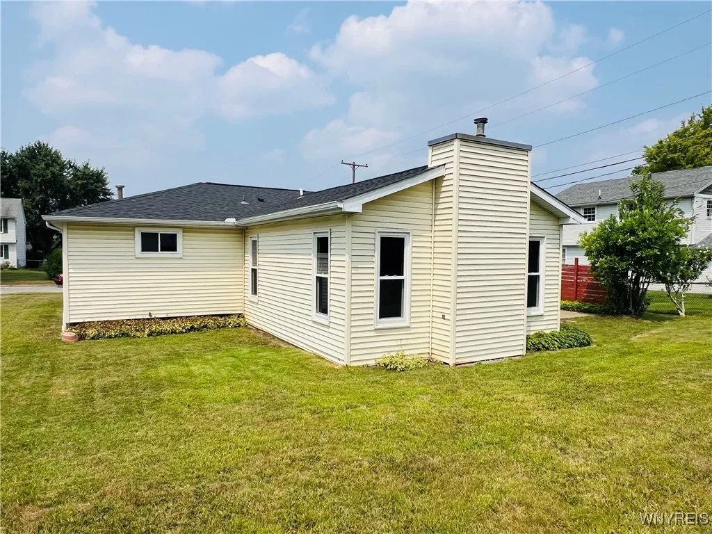 61 Centerview Drive, West Seneca, New York 14224, West Seneca, New York 14224, 3 Bedrooms Bedrooms, 6 Rooms Rooms,1 BathroomBathrooms,Residential,For Sale,61 Centerview Drive, West Seneca, New York 14224,B1629014