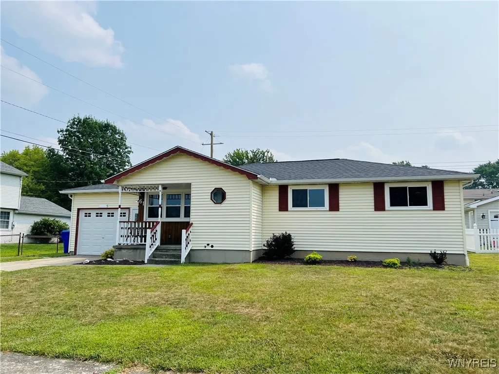 61 Centerview Drive, West Seneca, New York 14224, West Seneca, New York 14224, 3 Bedrooms Bedrooms, 6 Rooms Rooms,1 BathroomBathrooms,Residential,For Sale,61 Centerview Drive, West Seneca, New York 14224,B1629014