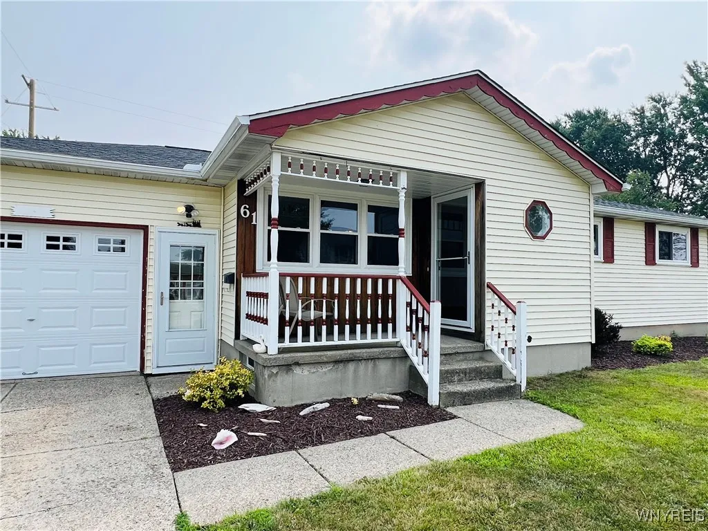61 Centerview Drive, West Seneca, New York 14224, West Seneca, New York 14224, 3 Bedrooms Bedrooms, 6 Rooms Rooms,1 BathroomBathrooms,Residential,For Sale,61 Centerview Drive, West Seneca, New York 14224,B1629014