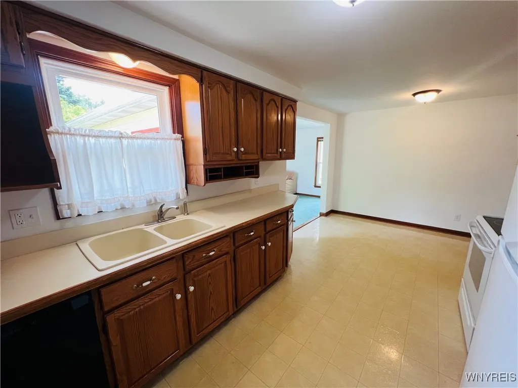 61 Centerview Drive, West Seneca, New York 14224, West Seneca, New York 14224, 3 Bedrooms Bedrooms, 6 Rooms Rooms,1 BathroomBathrooms,Residential,For Sale,61 Centerview Drive, West Seneca, New York 14224,B1629014