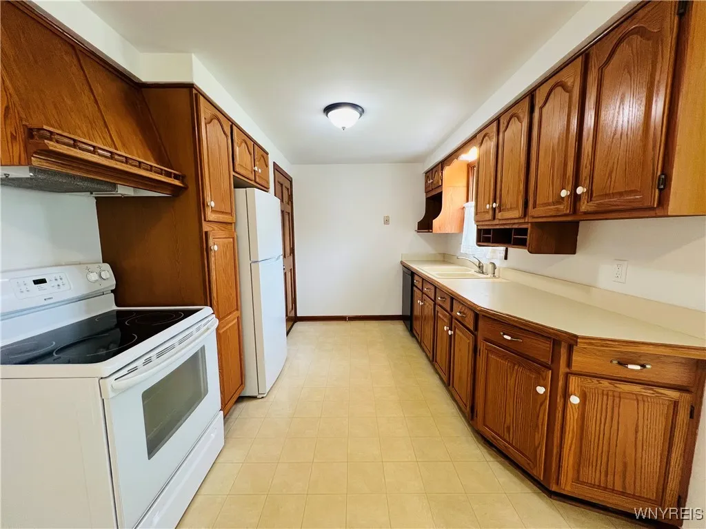 61 Centerview Drive, West Seneca, New York 14224, West Seneca, New York 14224, 3 Bedrooms Bedrooms, 6 Rooms Rooms,1 BathroomBathrooms,Residential,For Sale,61 Centerview Drive, West Seneca, New York 14224,B1629014