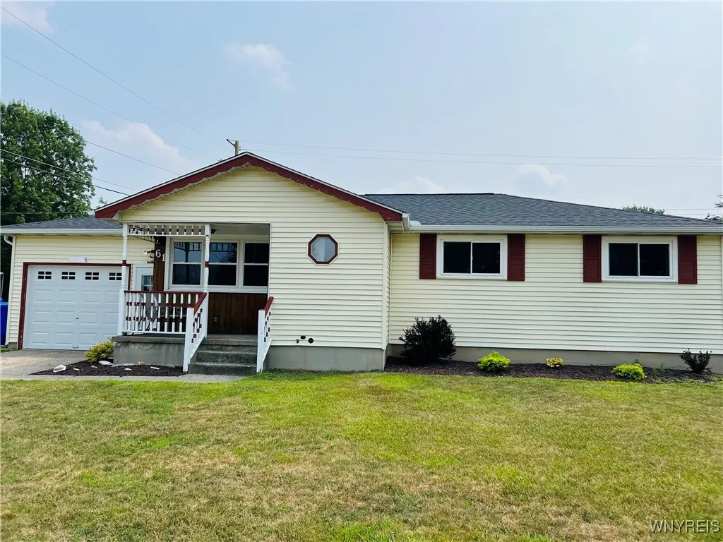 61 Centerview Drive, West Seneca, New York 14224, West Seneca, New York 14224, 3 Bedrooms Bedrooms, 6 Rooms Rooms,1 BathroomBathrooms,Residential,For Sale,61 Centerview Drive, West Seneca, New York 14224,B1629014