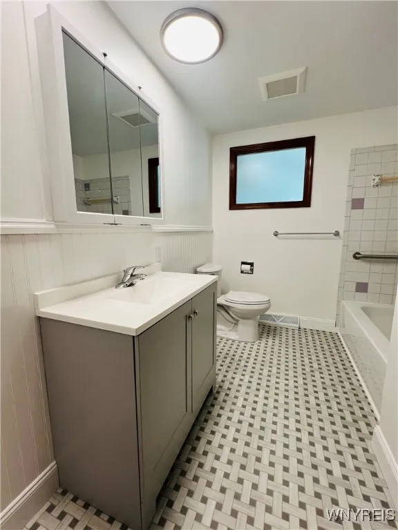 61 Centerview Drive, West Seneca, New York 14224, West Seneca, New York 14224, 3 Bedrooms Bedrooms, 6 Rooms Rooms,1 BathroomBathrooms,Residential,For Sale,61 Centerview Drive, West Seneca, New York 14224,B1629014