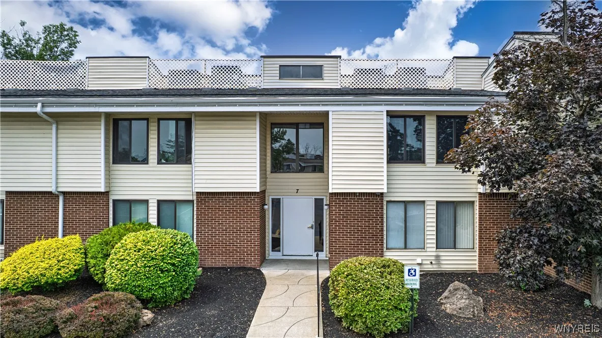 7 Southcreek Court D, Amherst, New York 14051, Amherst, New York 14051, 2 Bedrooms Bedrooms, 6 Rooms Rooms,2 BathroomsBathrooms,Residential,Closed,7 Southcreek Court D, Amherst, New York 14051,0,B1628781