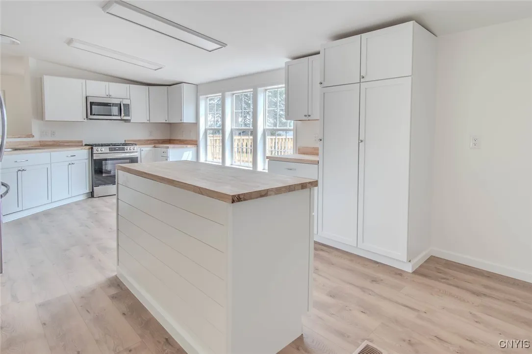 15375 County Route 11, Clayton, New York 13656, Clayton, New York 13656, 3 Bedrooms Bedrooms, 8 Rooms Rooms,2 BathroomsBathrooms,Residential,Closed,15375 County Route 11, Clayton, New York 13656,0,S1629083