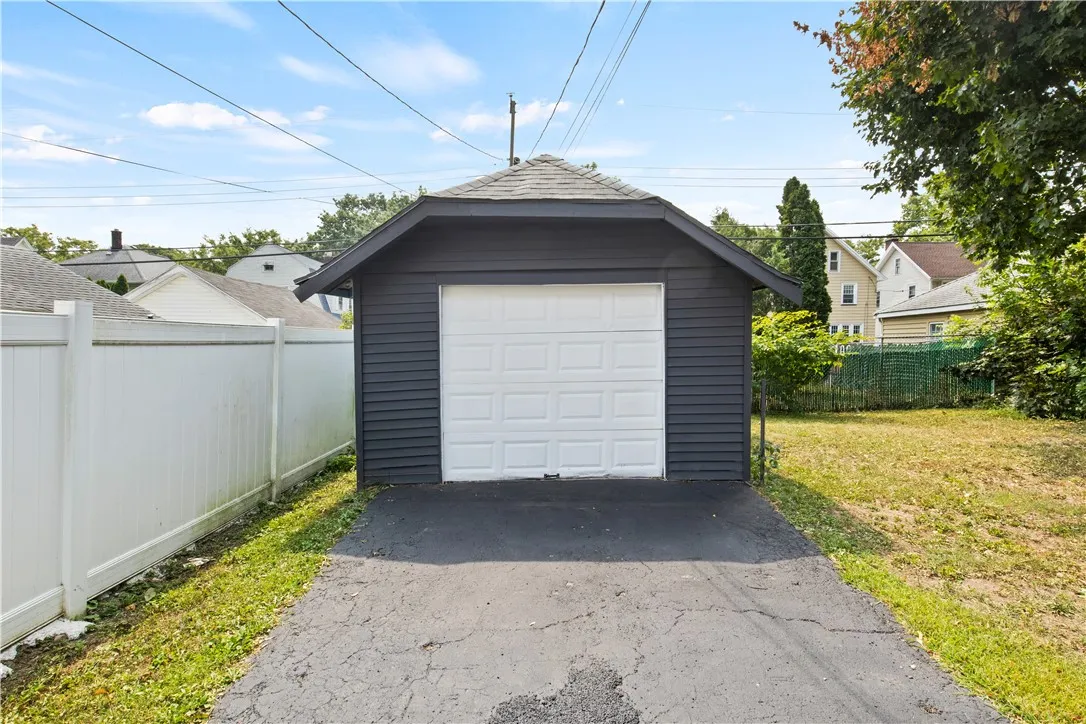 59 Devonshire Court, Rochester, New York 14619, Rochester, New York 14619, 3 Bedrooms Bedrooms, 4 Rooms Rooms,1 BathroomBathrooms,Residential,Closed,59 Devonshire Court, Rochester, New York 14619,0,R1628934