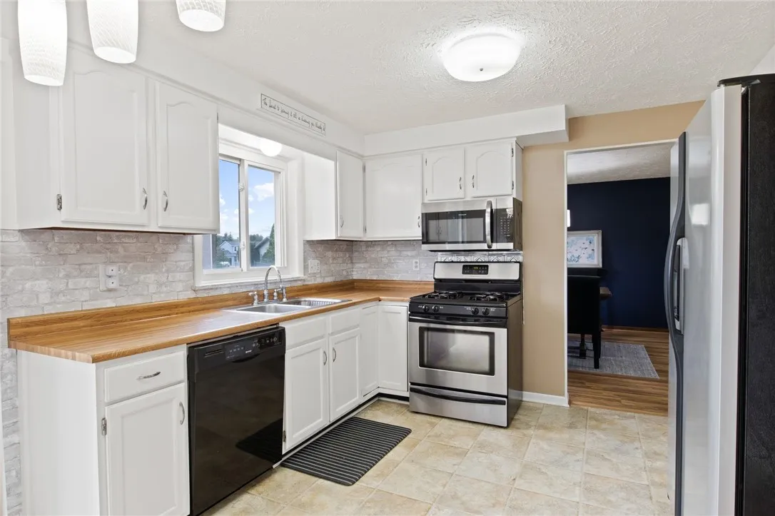 67 Covered Bridge Circle, Greece, New York 14612, Greece, New York 14612, 4 Bedrooms Bedrooms, 8 Rooms Rooms,2 BathroomsBathrooms,Residential,Closed,67 Covered Bridge Circle, Greece, New York 14612,0,R1628883