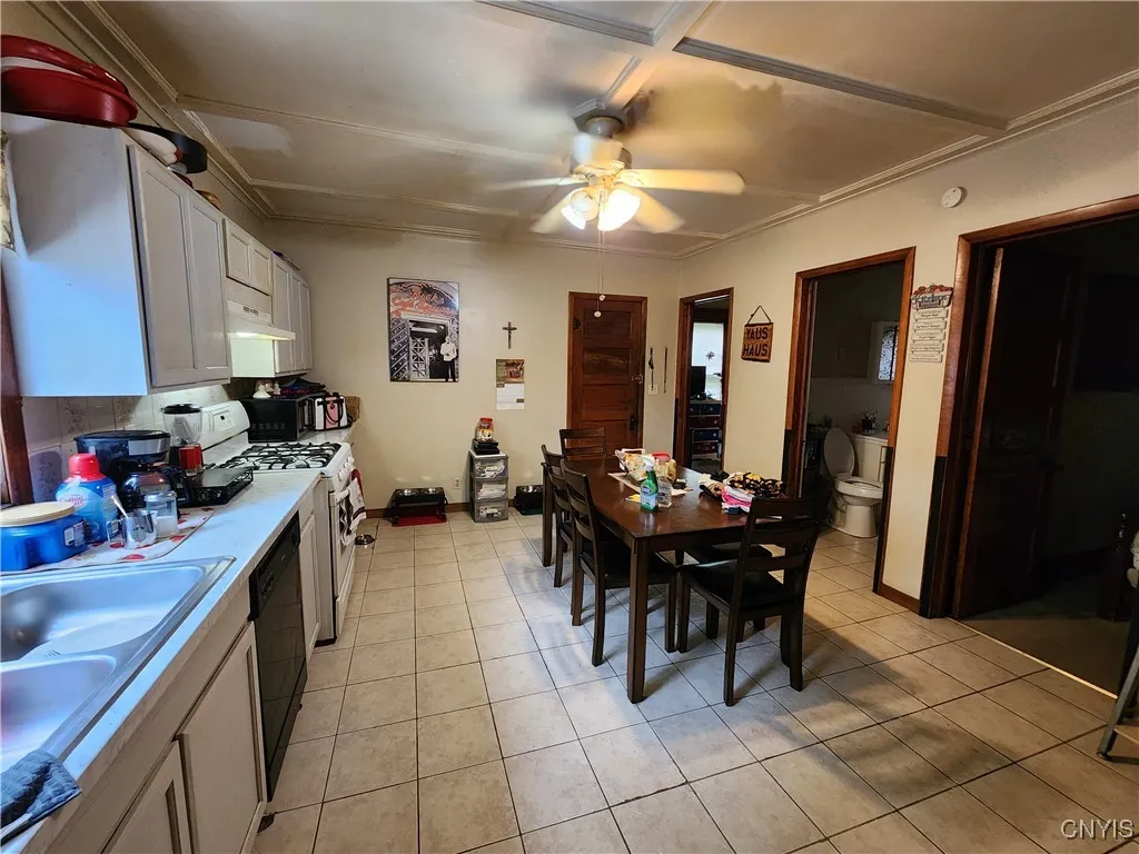 2725 Grant Boulevard 27, Syracuse, New York 13208, Syracuse, New York 13208, 6 Bedrooms Bedrooms, ,2 BathroomsBathrooms,Residential,Closed,2725 Grant Boulevard 27, Syracuse, New York 13208,0,S1629148