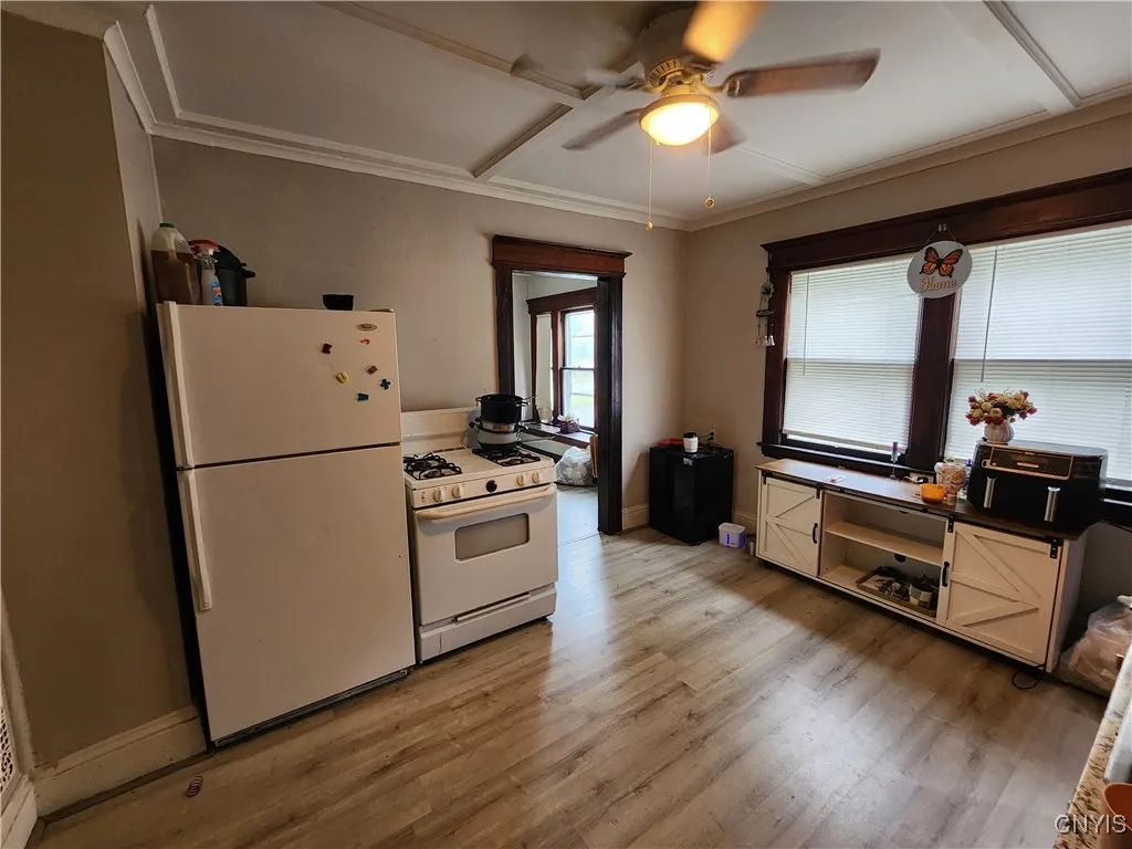 2725 Grant Boulevard 27, Syracuse, New York 13208, Syracuse, New York 13208, 6 Bedrooms Bedrooms, ,2 BathroomsBathrooms,Residential,Closed,2725 Grant Boulevard 27, Syracuse, New York 13208,0,S1629148