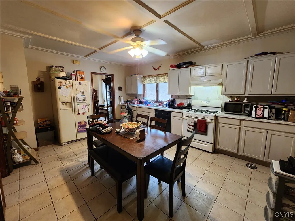 2725 Grant Boulevard 27, Syracuse, New York 13208, Syracuse, New York 13208, 6 Bedrooms Bedrooms, ,2 BathroomsBathrooms,Residential,Closed,2725 Grant Boulevard 27, Syracuse, New York 13208,0,S1629148