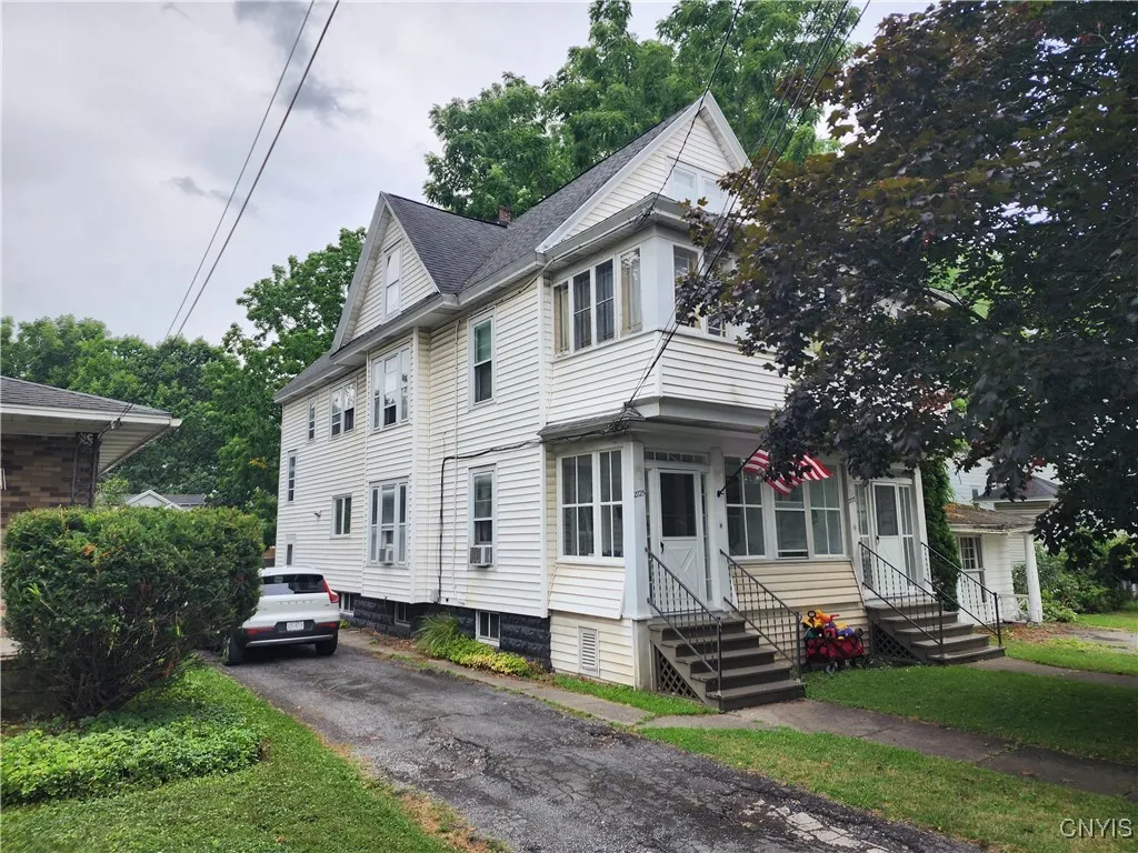 2725 Grant Boulevard 27, Syracuse, New York 13208, Syracuse, New York 13208, 6 Bedrooms Bedrooms, ,2 BathroomsBathrooms,Residential,Closed,2725 Grant Boulevard 27, Syracuse, New York 13208,0,S1629148