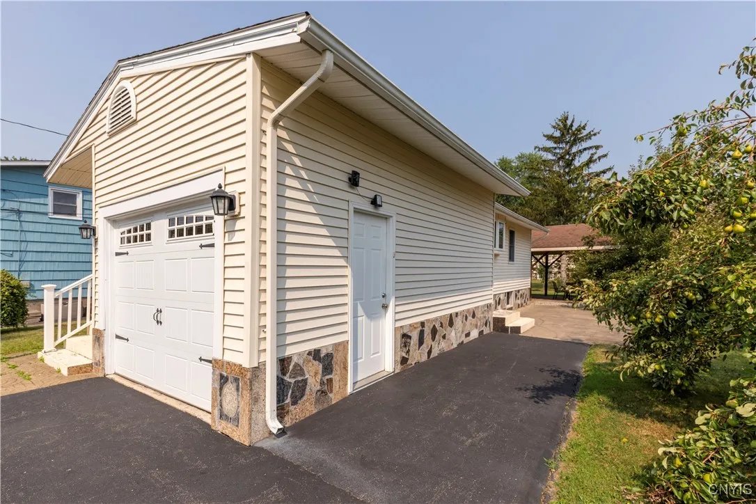 6388 Carson Drive, Dewitt, New York 13057, De Witt, New York 13057, 3 Bedrooms Bedrooms, 3 Rooms Rooms,1 BathroomBathrooms,Residential,Closed,6388 Carson Drive, Dewitt, New York 13057,0,S1628760