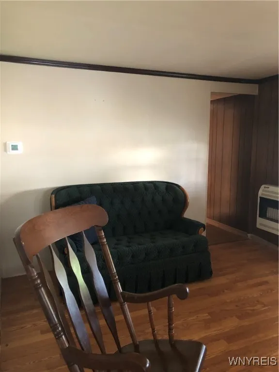 WOOD LOOK FLOORING\r\nBACK UP ELEC HT AS IS