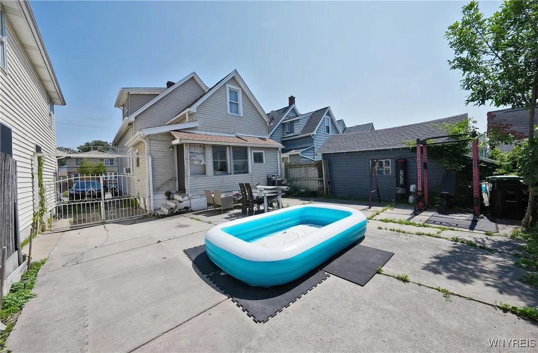 76 Huetter Avenue, Tonawanda, New York 14207, Tonawanda, New York 14207, 4 Bedrooms Bedrooms, 7 Rooms Rooms,1 BathroomBathrooms,Residential,For Sale,76 Huetter Avenue, Tonawanda, New York 14207,0,B1625637