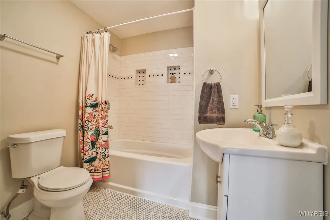 164 Harvard Place, Buffalo, New York 14209, Buffalo, New York 14209, 3 Bedrooms Bedrooms, 10 Rooms Rooms,2 BathroomsBathrooms,Residential,For Sale,164 Harvard Place, Buffalo, New York 14209,B1628857