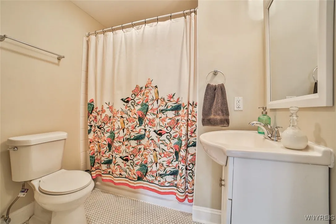 164 Harvard Place, Buffalo, New York 14209, Buffalo, New York 14209, 3 Bedrooms Bedrooms, 10 Rooms Rooms,2 BathroomsBathrooms,Residential,For Sale,164 Harvard Place, Buffalo, New York 14209,B1628857