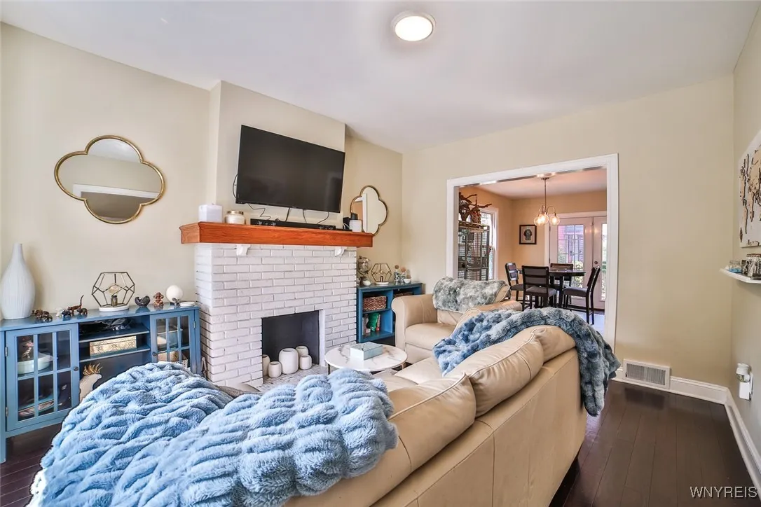 164 Harvard Place, Buffalo, New York 14209, Buffalo, New York 14209, 3 Bedrooms Bedrooms, 10 Rooms Rooms,2 BathroomsBathrooms,Residential,For Sale,164 Harvard Place, Buffalo, New York 14209,B1628857