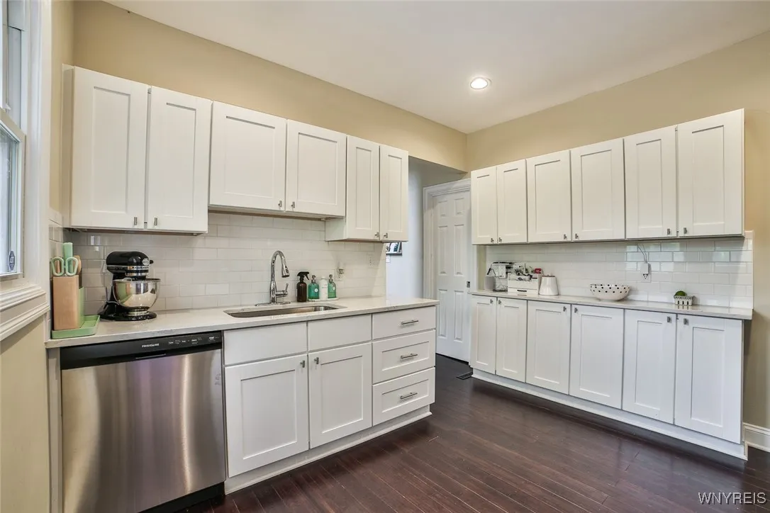 164 Harvard Place, Buffalo, New York 14209, Buffalo, New York 14209, 3 Bedrooms Bedrooms, 10 Rooms Rooms,2 BathroomsBathrooms,Residential,For Sale,164 Harvard Place, Buffalo, New York 14209,B1628857