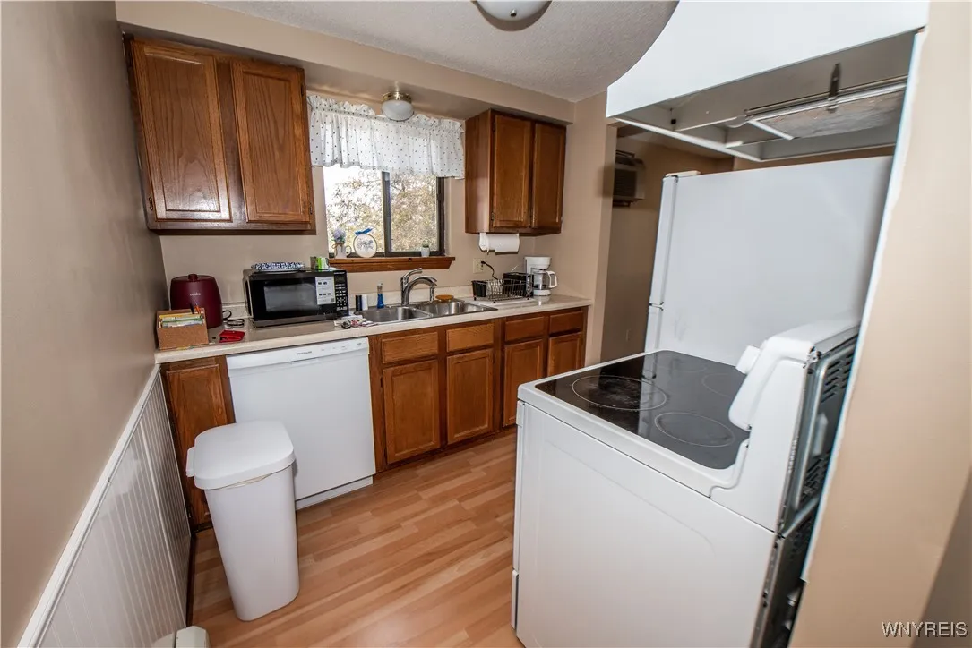 1083 Abbott Road, Buffalo, New York 14220, Buffalo, New York 14220, 7 Bedrooms Bedrooms, ,4 BathroomsBathrooms,Residential,For Sale,1083 Abbott Road, Buffalo, New York 14220,B1628846
