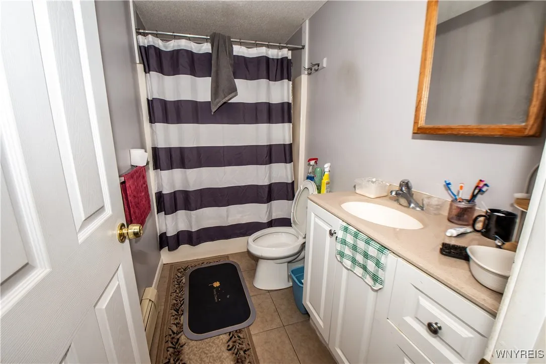1083 Abbott Road, Buffalo, New York 14220, Buffalo, New York 14220, 7 Bedrooms Bedrooms, ,4 BathroomsBathrooms,Residential,For Sale,1083 Abbott Road, Buffalo, New York 14220,B1628846