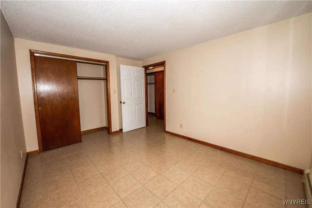 1083 Abbott Road, Buffalo, New York 14220, Buffalo, New York 14220, 7 Bedrooms Bedrooms, ,4 BathroomsBathrooms,Residential,For Sale,1083 Abbott Road, Buffalo, New York 14220,B1628846