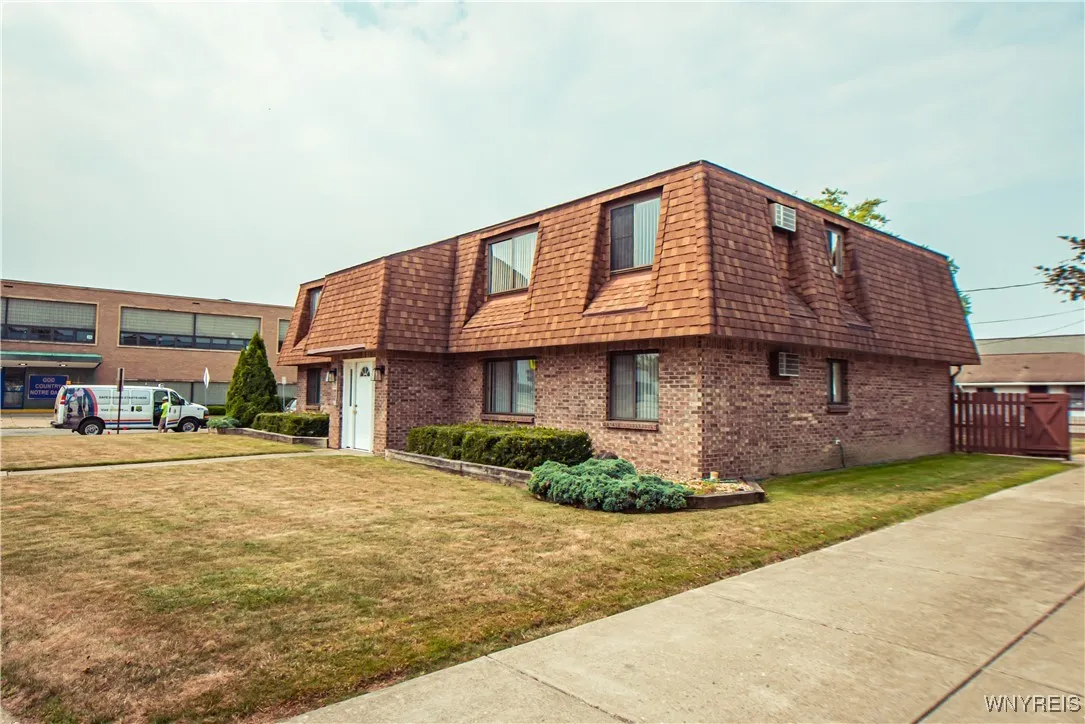 1083 Abbott Road, Buffalo, New York 14220, Buffalo, New York 14220, 7 Bedrooms Bedrooms, ,4 BathroomsBathrooms,Residential,For Sale,1083 Abbott Road, Buffalo, New York 14220,B1628846