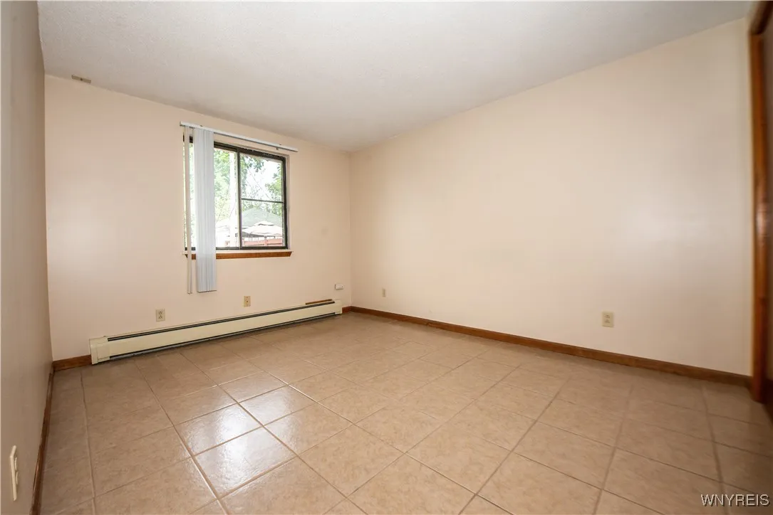 1083 Abbott Road, Buffalo, New York 14220, Buffalo, New York 14220, 7 Bedrooms Bedrooms, ,4 BathroomsBathrooms,Residential,For Sale,1083 Abbott Road, Buffalo, New York 14220,B1628846