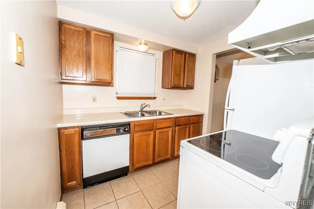 1083 Abbott Road, Buffalo, New York 14220, Buffalo, New York 14220, 7 Bedrooms Bedrooms, ,4 BathroomsBathrooms,Residential,For Sale,1083 Abbott Road, Buffalo, New York 14220,B1628846