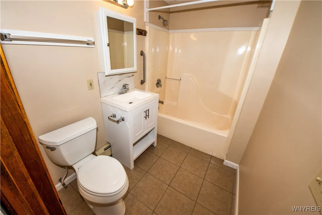 1083 Abbott Road, Buffalo, New York 14220, Buffalo, New York 14220, 7 Bedrooms Bedrooms, ,4 BathroomsBathrooms,Residential,For Sale,1083 Abbott Road, Buffalo, New York 14220,B1628846