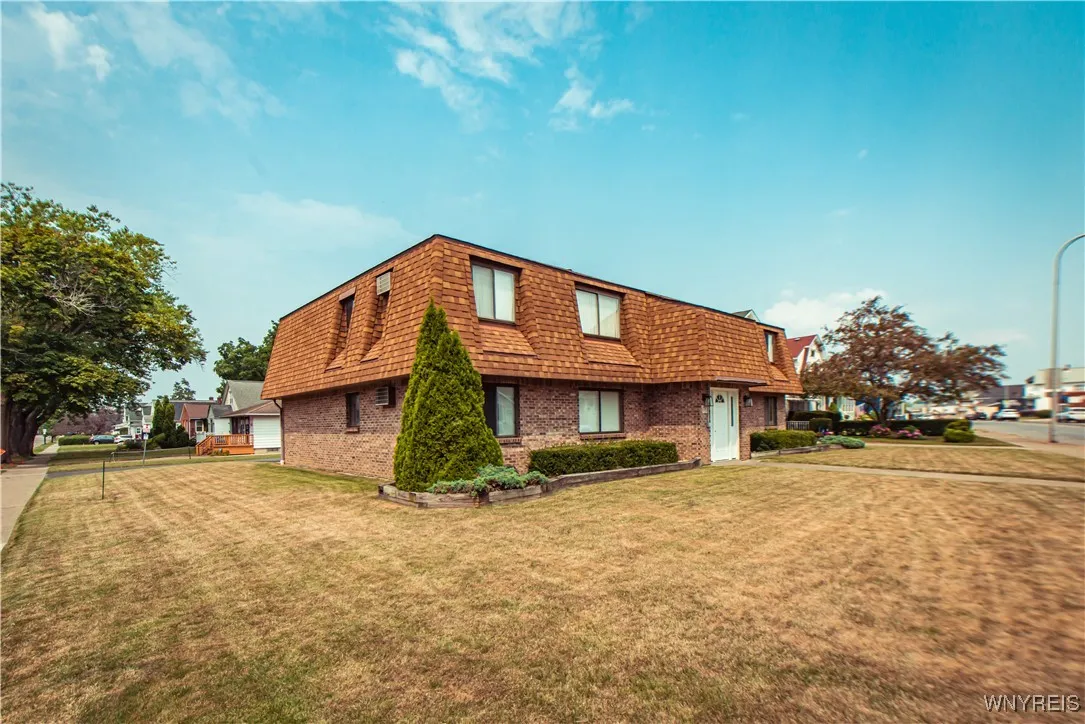 1083 Abbott Road, Buffalo, New York 14220, Buffalo, New York 14220, 7 Bedrooms Bedrooms, ,4 BathroomsBathrooms,Residential,For Sale,1083 Abbott Road, Buffalo, New York 14220,B1628846