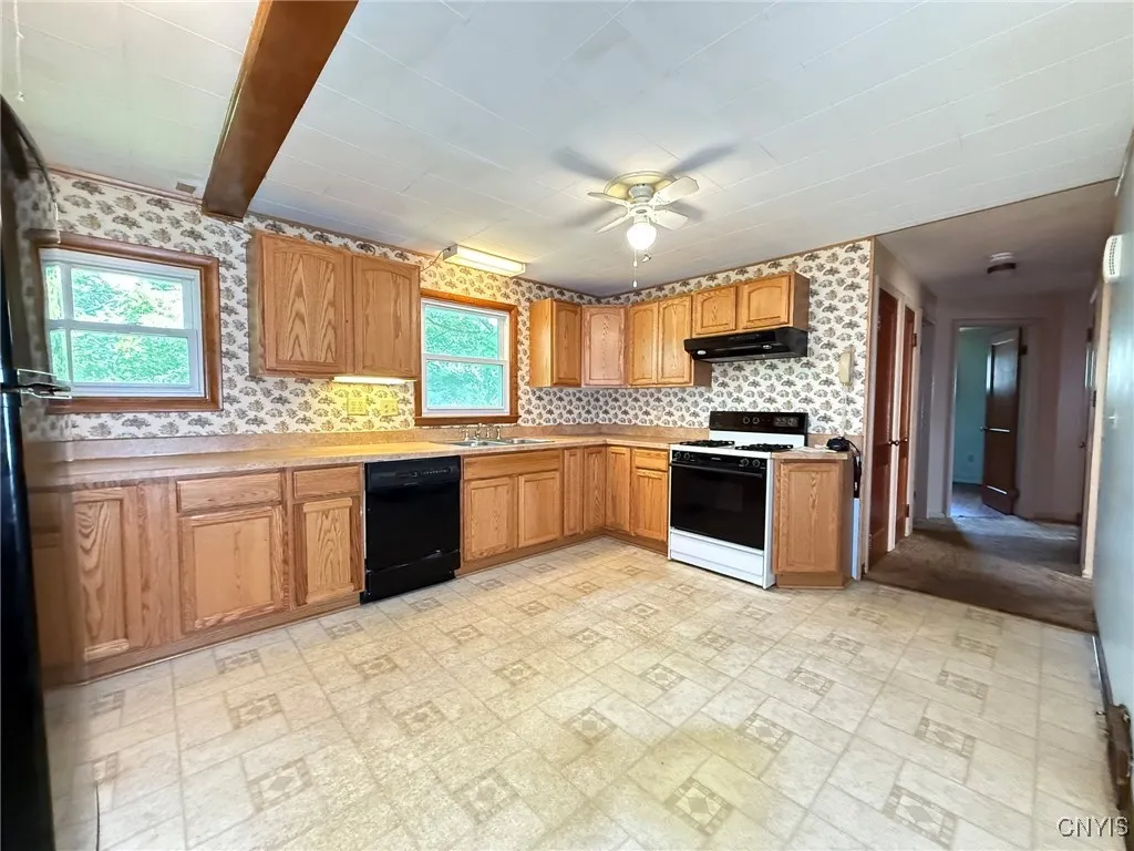 154 West Kendall Drive, Manlius, New York 13057, Manlius, New York 13057, 4 Bedrooms Bedrooms, 6 Rooms Rooms,1 BathroomBathrooms,Residential,Closed,154 West Kendall Drive, Manlius, New York 13057,0,S1629136