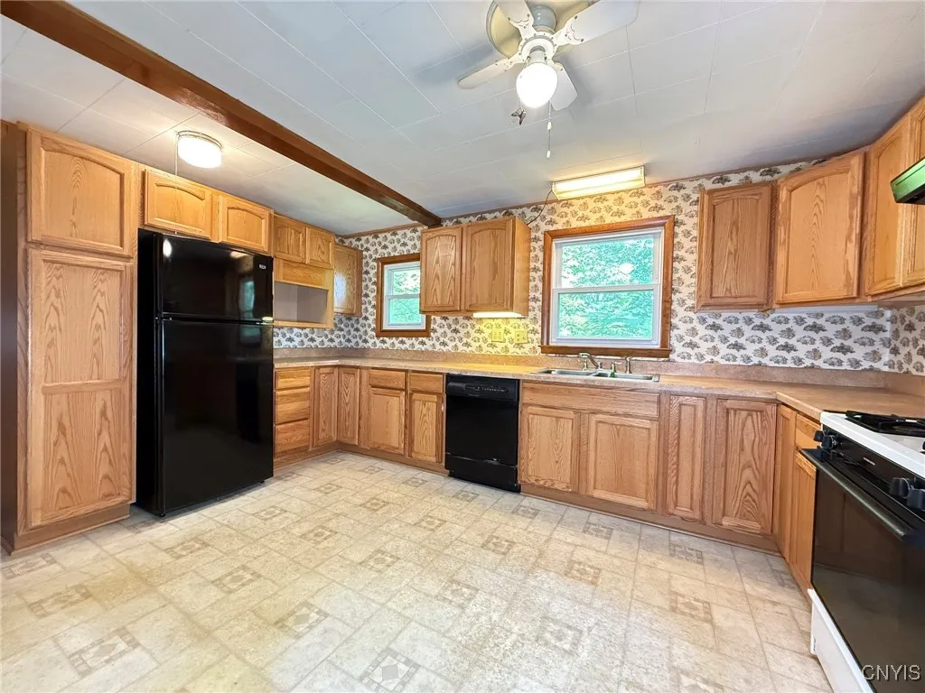 154 West Kendall Drive, Manlius, New York 13057, Manlius, New York 13057, 4 Bedrooms Bedrooms, 6 Rooms Rooms,1 BathroomBathrooms,Residential,Closed,154 West Kendall Drive, Manlius, New York 13057,0,S1629136