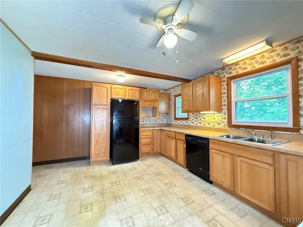 154 West Kendall Drive, Manlius, New York 13057, Manlius, New York 13057, 4 Bedrooms Bedrooms, 6 Rooms Rooms,1 BathroomBathrooms,Residential,Closed,154 West Kendall Drive, Manlius, New York 13057,0,S1629136