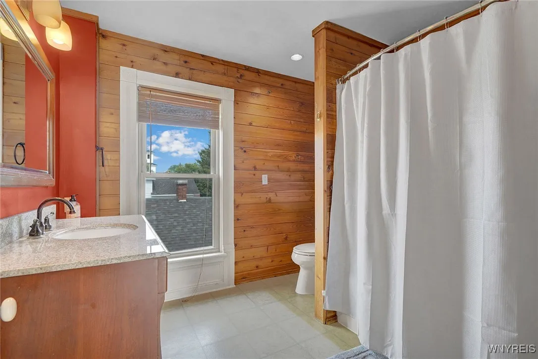 upstairs full bath