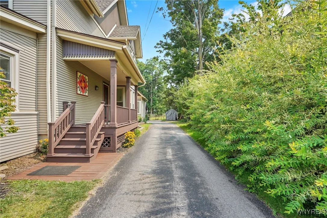 101 North Main Street, Holland, New York 14080, Holland, New York 14080, 7 Bedrooms Bedrooms, 15 Rooms Rooms,2 BathroomsBathrooms,Residential,Closed,101 North Main Street, Holland, New York 14080,0,B1628574